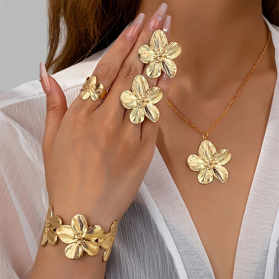 5pcs Elegant Golden-Tone Floral Jewelry Set - Vintage Style, Includes Necklace, Bracelet, Ring,and Earrings Ideal for Daily Wear🧡