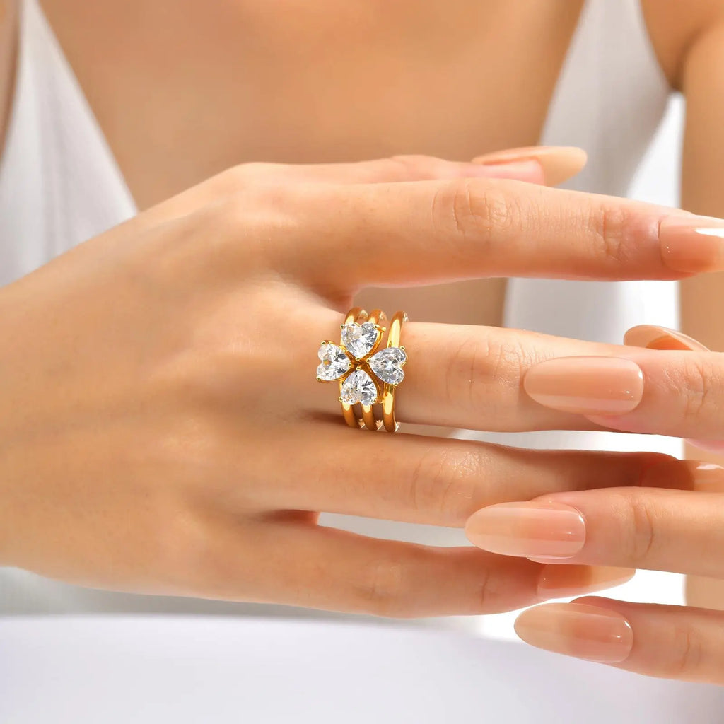 💖  Elegant Gold Charm Bracelet

✨ Shine with timeless beauty✨️