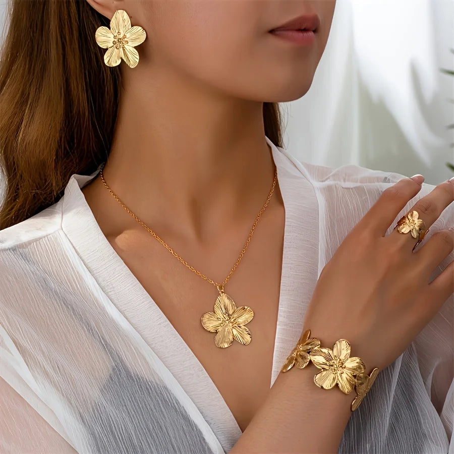 5pcs Elegant Golden-Tone Floral Jewelry Set - Vintage Style, Includes Necklace, Bracelet, Ring,and Earrings Ideal for Daily Wear🧡