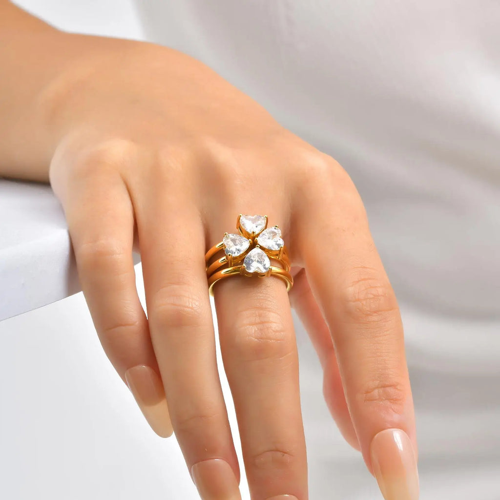 💖  Elegant Gold Charm Bracelet

✨ Shine with timeless beauty✨️