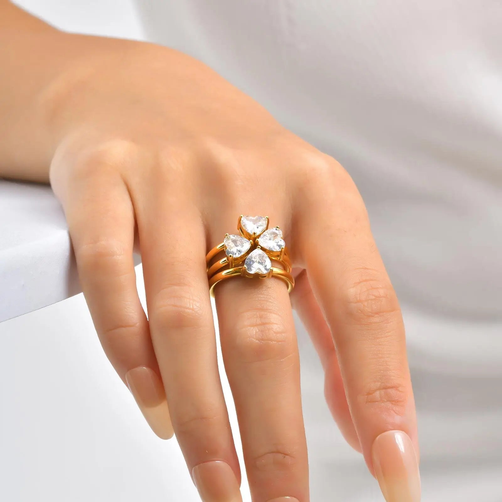 💖  Elegant Gold Charm Bracelet

✨ Shine with timeless beauty✨️